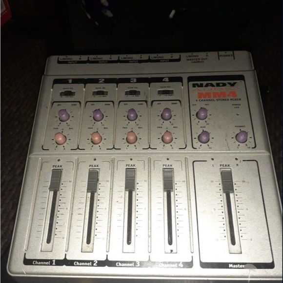 Nady Audio MM4 4 Channel Stereo Mixer - Picture 2 of 3